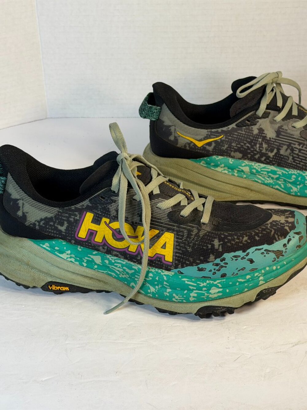 Women"s HOKA size 8.5 Speedgoat 6 sneakers